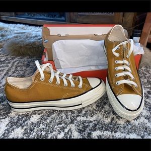 CONVERSE Chuck 70 Low Top Dark Soba Women’s Canvas Shoe 7.5